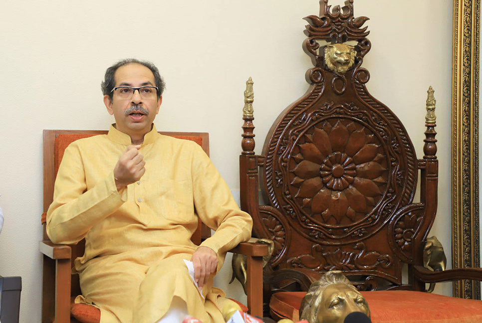 শিবসেনার ৫৫ বিধায়কের মধ্যে ৫৩ জনকেই শোকজের নোটিস