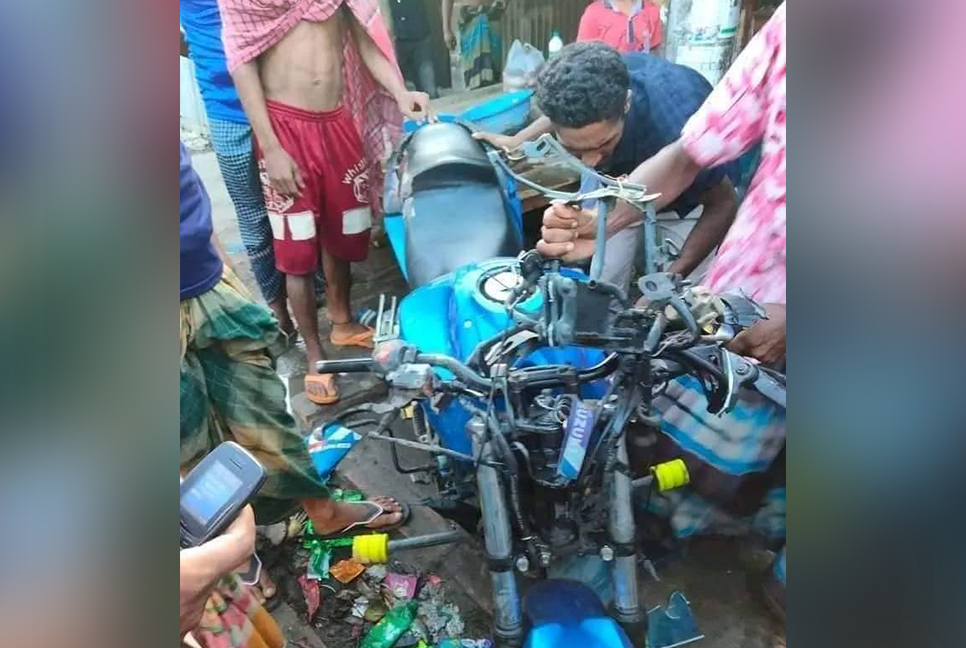 নিয়ন্ত্রণ হারিয়ে খুঁটিতে মোটরসাইকেলের ধাক্কা, যুবক নিহত