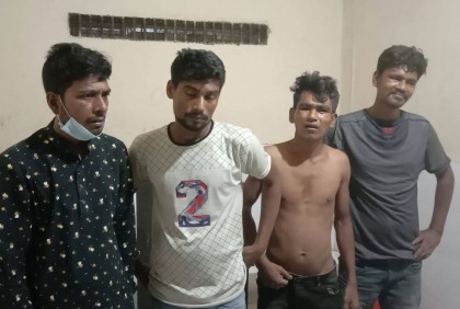 ভিক্ষাবৃত্তির আড়ালে ছিনতাই; ছোরাসহ গ্রেফতার ৪