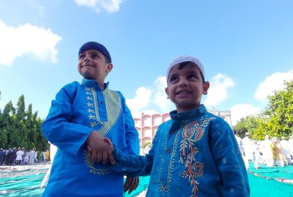ভারতে উদযাপিত হচ্ছে ঈদুল আজহা, রেড রোডের নামাজে বাংলাদেশিরাও