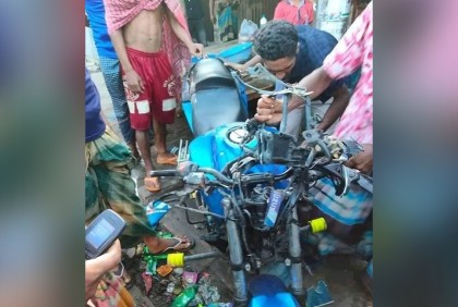 নিয়ন্ত্রণ হারিয়ে খুঁটিতে মোটরসাইকেলের ধাক্কা, যুবক নিহত