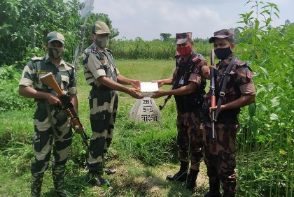 পাঁচবিবি সীমান্তে বিজিবি-বিএসএফ ঈদ শুভেচ্ছা বিনিময়