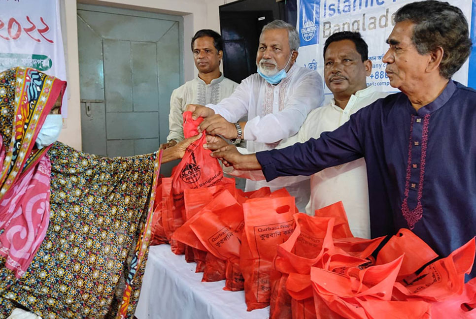 নদী ভাঙ্গন কবলিত মানুষের মাঝে কোরবানির মাংস বিতরণ