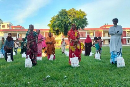 কোরবানির মাংস নিয়ে অসহায়দের পাশে রক্তদান সমিতি