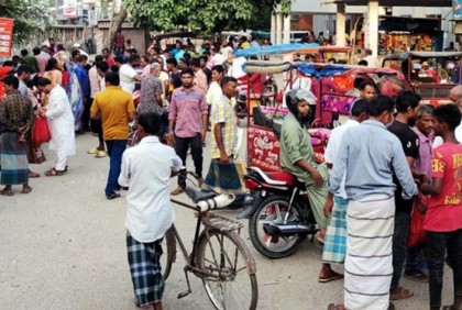 দিনাজপুরে বিভিন্ন বাড়ী থেকে সংগ্রহ
করা মাংস বিক্রি