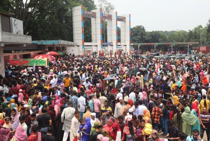 ঈদের দ্বিতীয় দিনে চিড়িয়াখানায় উপচে পড়া ভিড়