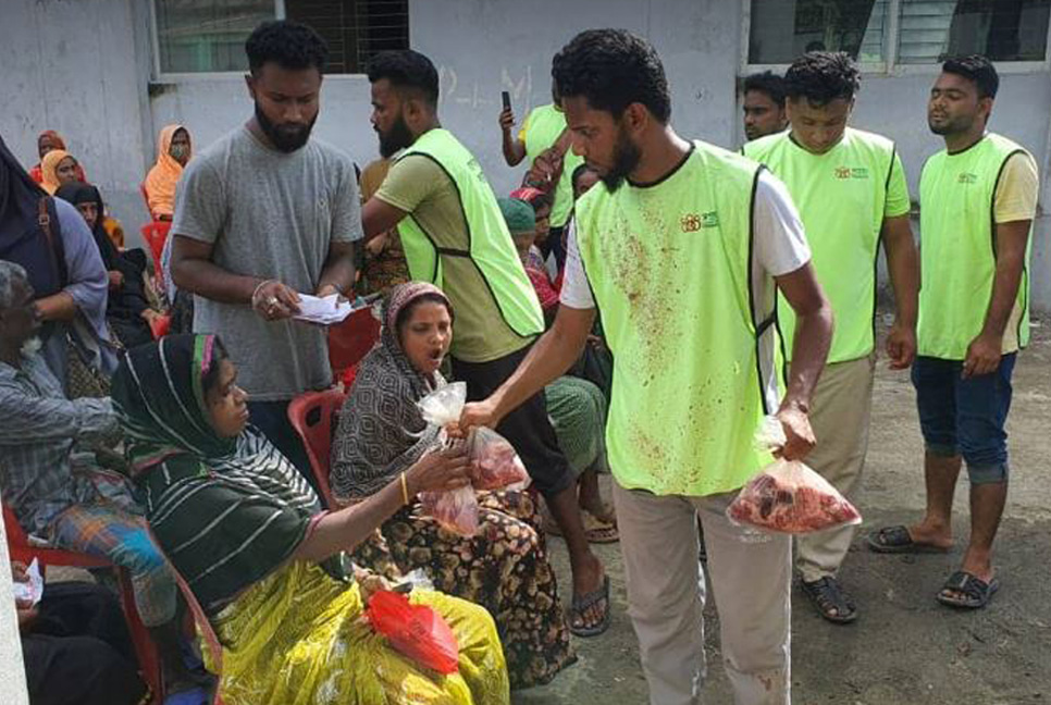 নিরানন্দ ঈদে উপহার পেয়ে খুশি বানভাসিরা