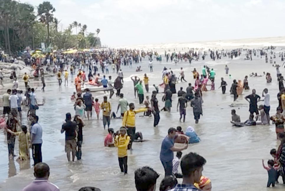 পদ্মাসেতুর সুফল: ঈদের তৃতীয় দিনেও কুয়াকাটায় পর্যটকদের ঢল 