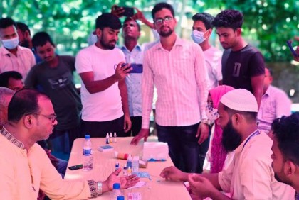 রক্তদানে উৎসাহিত করতে দিনাজপুরে মেডিকেল ক্যাম্প