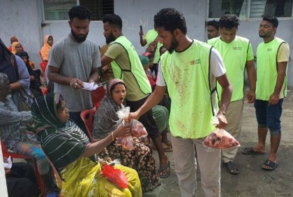 নিরানন্দ ঈদে উপহার পেয়ে খুশি বানভাসিরা