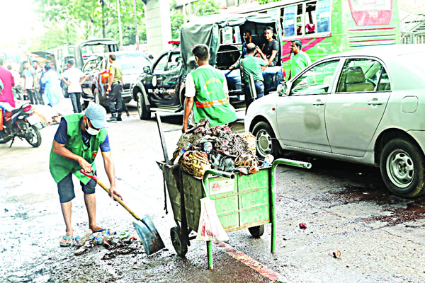 কোরবানির বর্জ্য অপসারণের চ্যালেঞ্জে ঢাকার দুই সিটি করপোরেশন