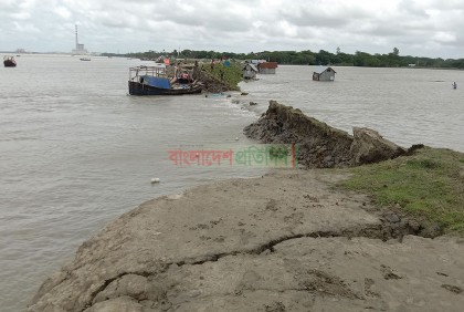 বুড়িশ্বর নদীর বেড়ীবাঁধ ভেঙ্গে ৭ গ্রাম প্লাবিত