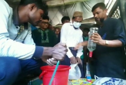 চিংড়ির ঘেরে উদগিরিত গ্যাসের নমুনা নিলো বাপেক্স