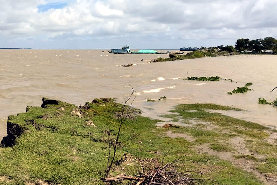 কলাপাড়ায় জোয়ারের পানিতে ১৩ গ্রাম প্লাবিত