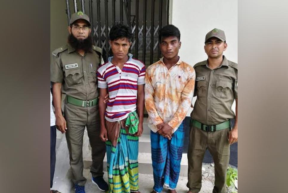 মনপুরায় হরিণের মাংসসহ দুই শিকারি আটক