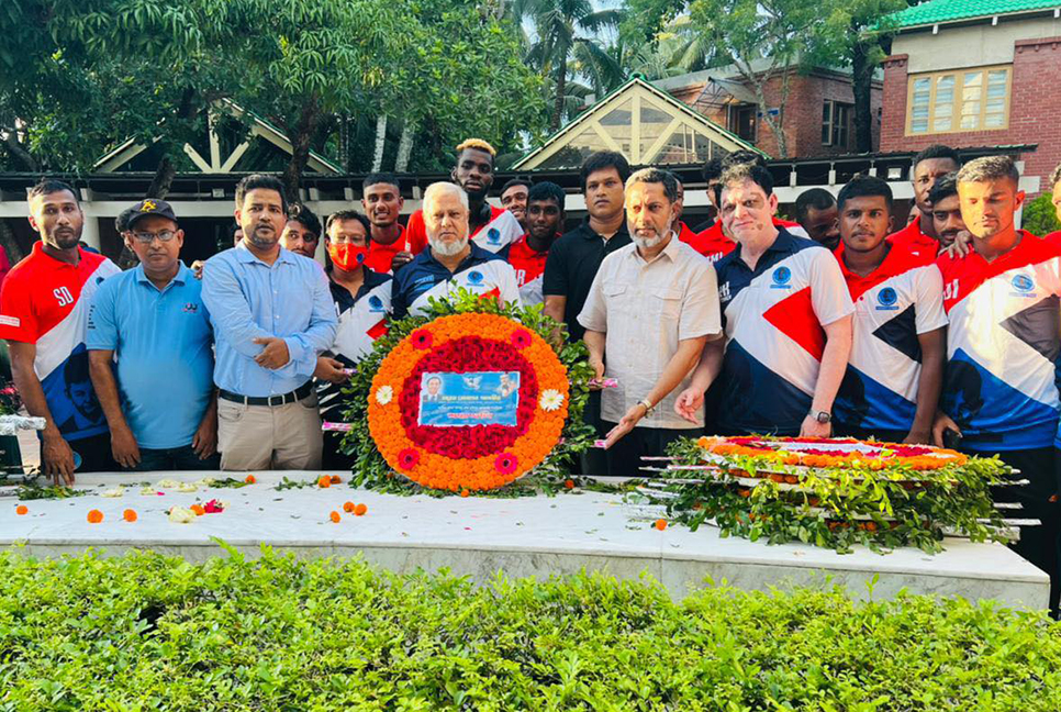 বঙ্গবন্ধুর সমাধিতে বসুন্ধরা এমডির শ্রদ্ধা