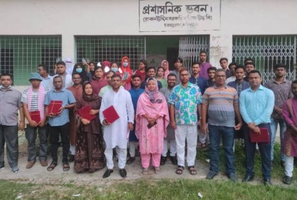 চরভদ্রাসনে গুণীজনদের  সম্মাননা স্মারক প্রদান