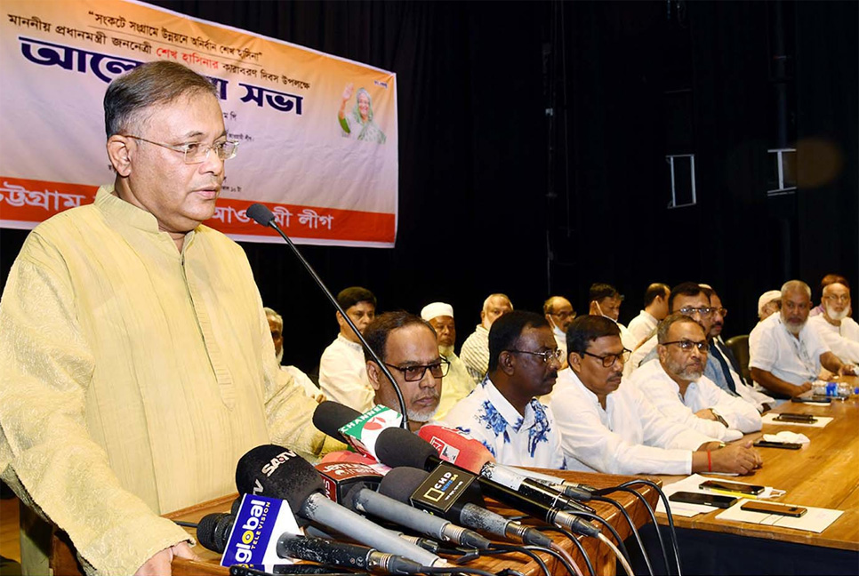 শেখ হাসিনাকে গ্রেফতারের মাধ্যমে গণতন্ত্রের পায়ে শেকল পরানো হয় : তথ্যমন্ত্রী 

