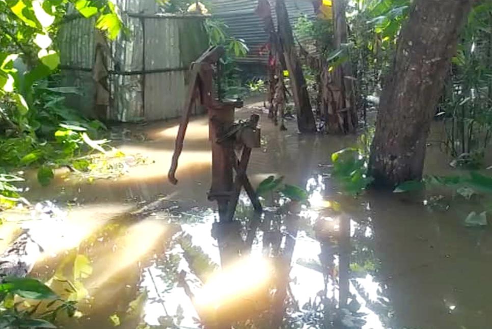 মৌলভীবাজারে পানি কমার সাথে সাথে বাড়ছে রোগ