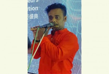 আর বাঁশিতে সুর তুলবেন না মনির