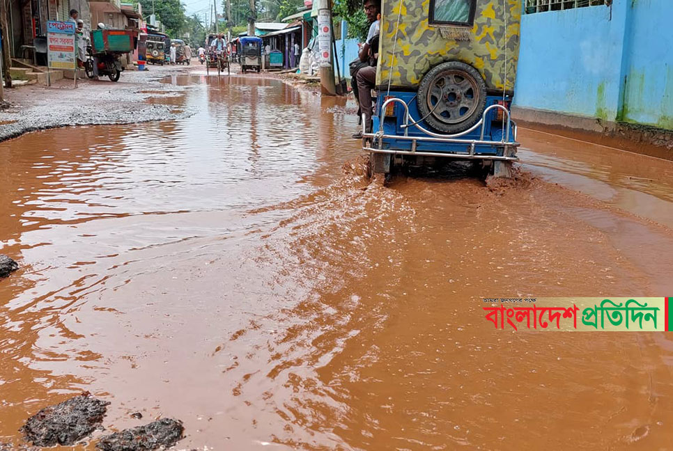 বেহাল সড়কে ভোগান্তি চরমে 
