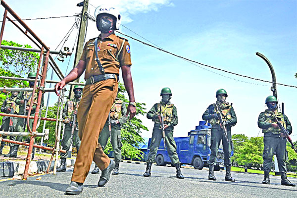 স্বস্তি-অস্বস্তিতে শ্রীলঙ্কা