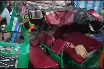 বগুড়ায় ট্রাকের পিছনে অটোরিকশার ধাক্কায় নিহত ২