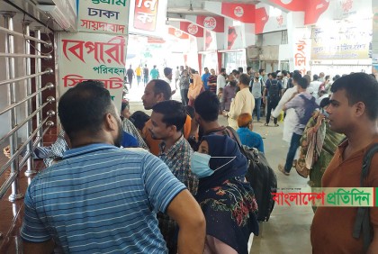 নৌপথে চাপ কমলেও পদ্মা সেতু হয়ে ঢাকায় যাত্রীদের স্রোত