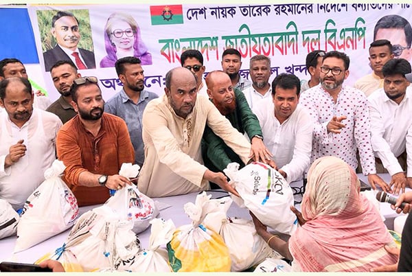সিলেটে জেলা বিএনপির উদ্যোগে ত্রাণ বিতরণ 