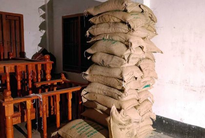 দিনাজপুরে ৩৪ বস্তা সরকারি চাল উদ্ধার 