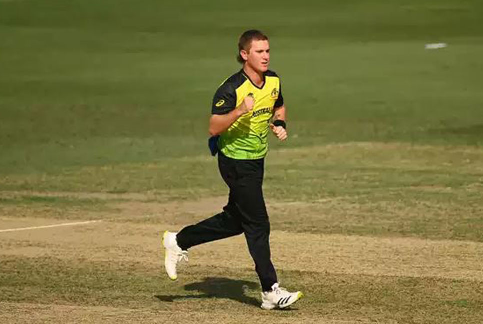 জাম্পাকে ফেরালো অস্ট্রেলিয়া