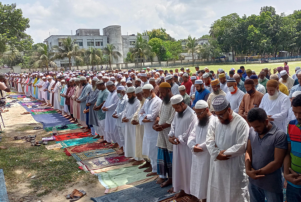রংপুরে বৃষ্টির জন্য বিশেষ নামাজ