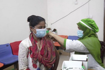 বরিশালে করোনা প্রতিরোধক বুস্টার ডোজ ক্যাম্পেইন