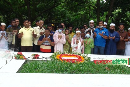 শ্রদ্ধা ভালোবাসায় হুমায়ূন আহমেদকে স্মরণ