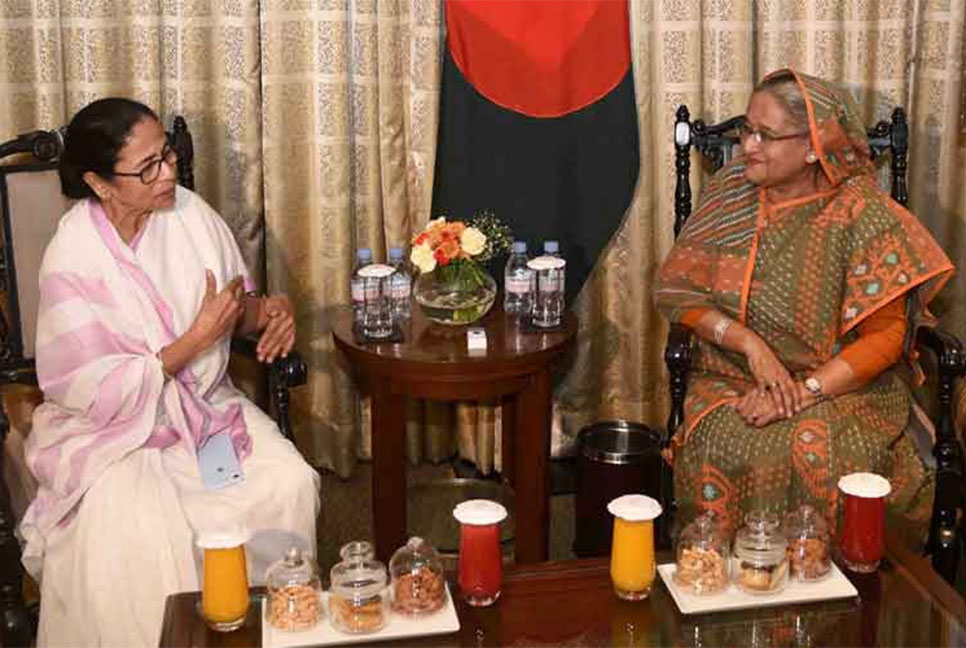পদ্মা সেতু দেখতে মমতাকে আমন্ত্রণ প্রধানমন্ত্রীর