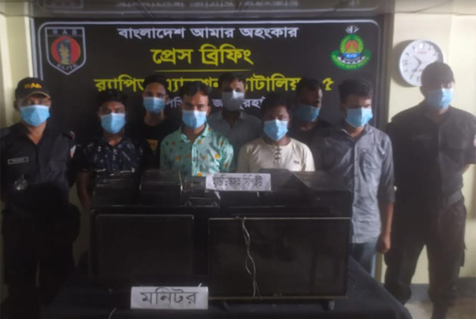 পর্নোগ্রাফি ভিডিও ও সরবরাহের অভিযোগে গ্রেফতার ৭ 