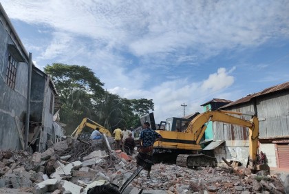 সাবেক এমপি রনির উচ্ছেদকৃত বাসভবনের মালামাল নিলামে বিক্রি