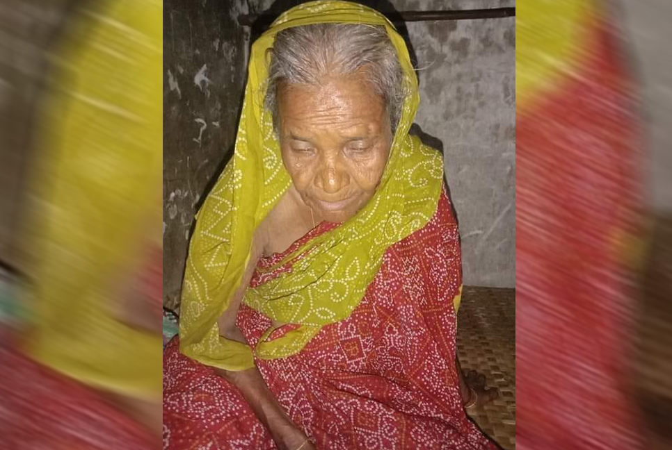 স্বজনদের কাছে ফিরে গেলেন সেই বৃদ্ধা