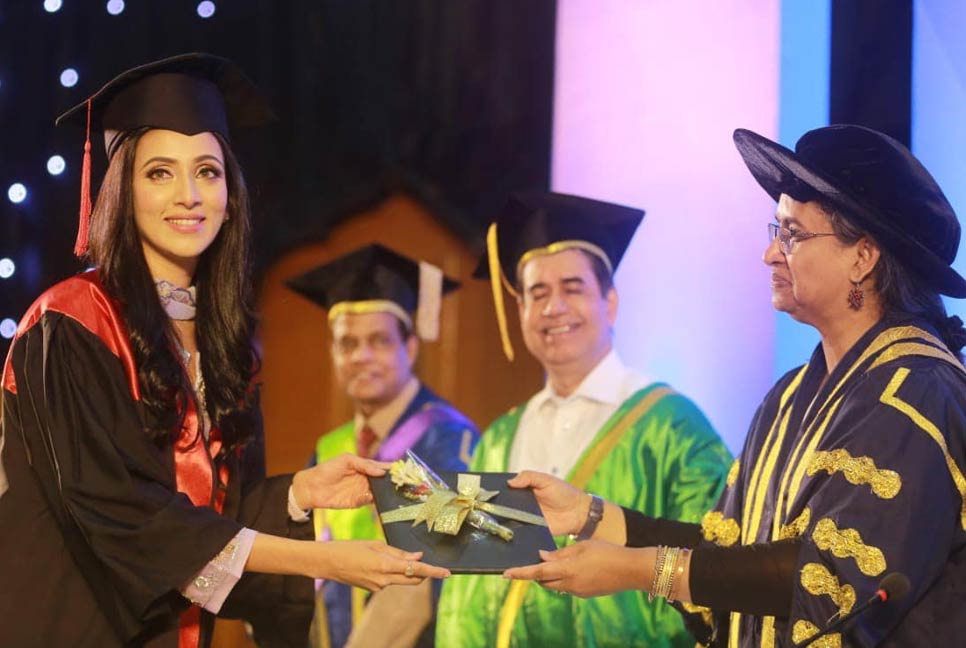 বাংলা সাহিত্যে স্নাতকোত্তর সম্পন্নের স্বীকৃতি পেলেন মিম
