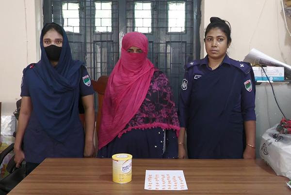 কালীগঞ্জে ইয়াবাসহ নারী আটক