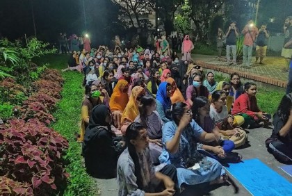 চবি ছাত্রীদের ৪ দফা দাবি মেনে নিল প্রশাসন 

