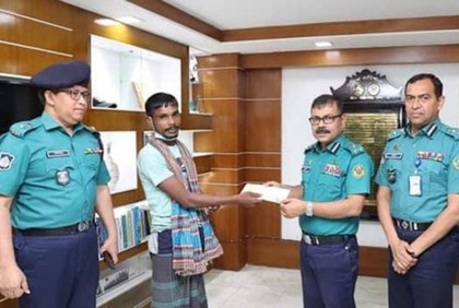 পুরস্কারকৃত করা হল সেই রিকশাচালককে
