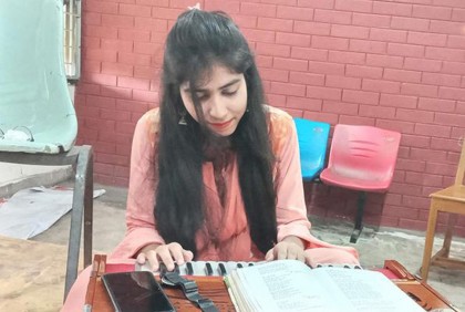 রাজধানীতে ব্যাটারিচালিত রিকশা থেকে ছিটকে পড়ে ইডেনছাত্রীর মৃত্যু