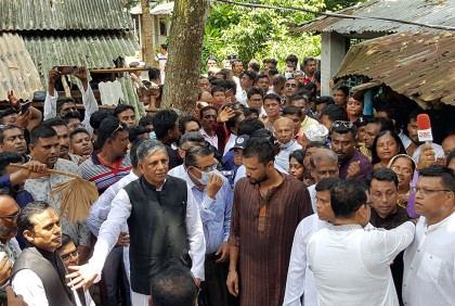 নড়াইলে ক্ষতিগ্রস্তদের বাড়িঘর পরিদর্শন আওয়ামী লীগ প্রতিনিধিদলের