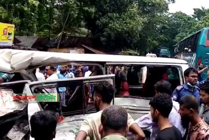 উজিরপুরে বাস ও মাইক্রোবাসের সংঘর্ষ; নিহত ৫
