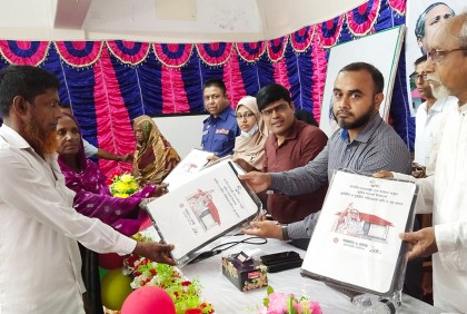 গলাচিপায় ঘর পেল ১৪০ ভূমিহীন ও গৃহহীন পরিবার