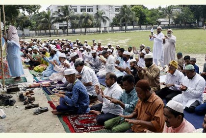 রংপুরে বৃষ্টির জন্য তৃতীয় দিনে বিশেষ নামাজ অনুষ্ঠিত