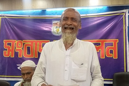 মেয়ে হত্যার বিচার চেয়ে বাবার কান্না

