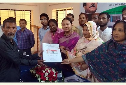 রংপুরে প্রধানমন্ত্রীর উপহারের ঘর প্রদান