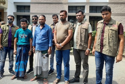 জয়পুরহাটে কিডনি দালাল ও প্রতারক চক্রের ১০ সদস্য গ্রেফতার

